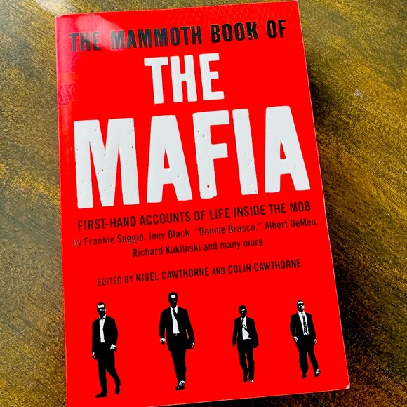 The Mafia - SoftBack book - Picture 1 of 4